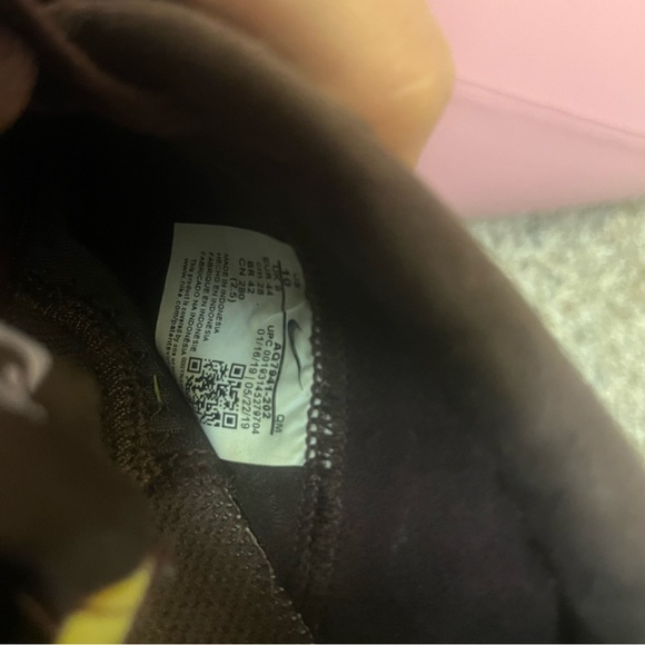 Nike - Picture 3 of 4